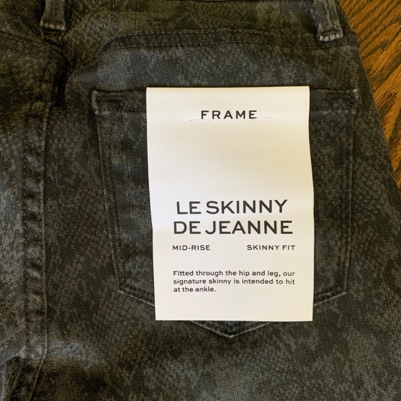 Frame Le Skinny Tonal Python Jeans - Picture 4 of 4